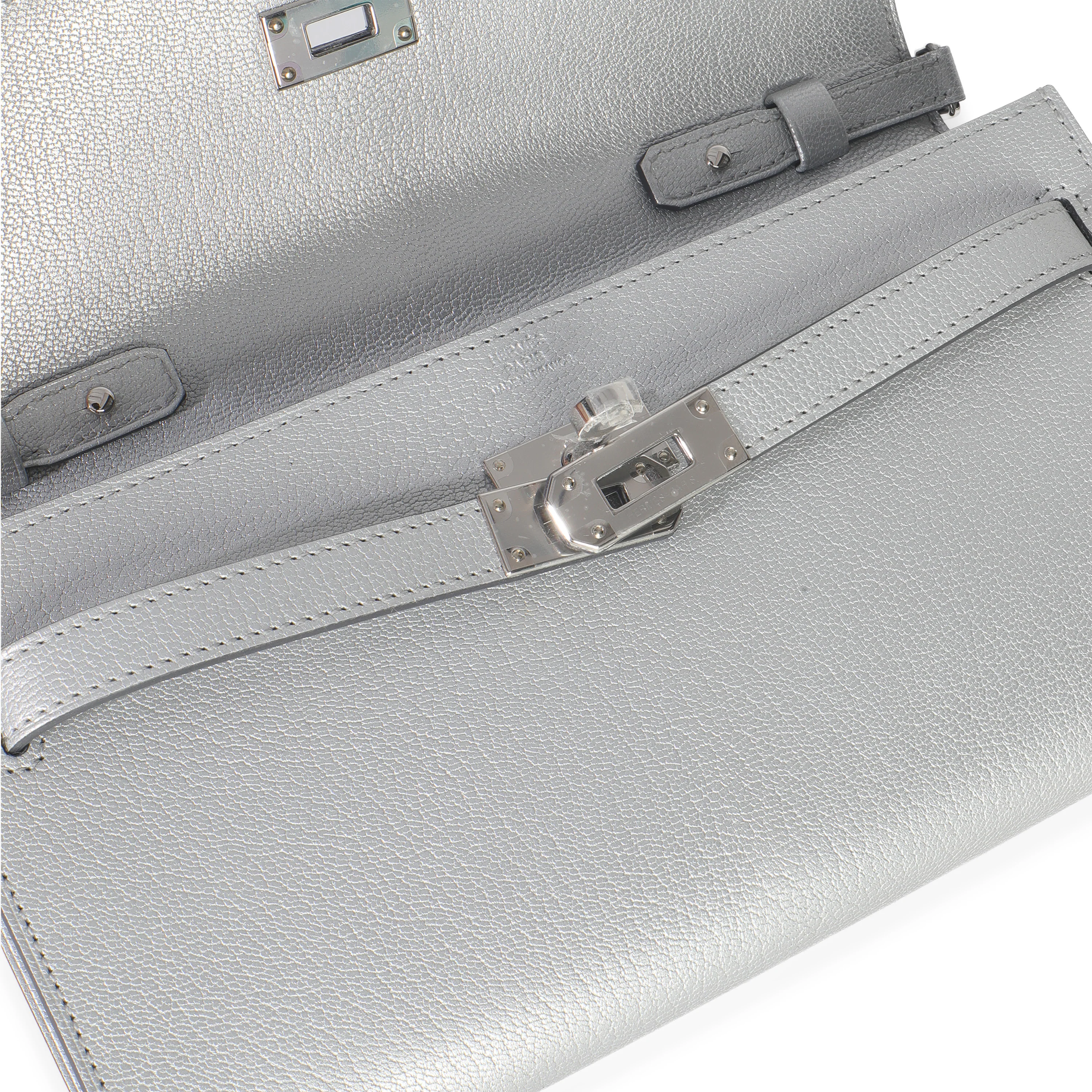 Argent Metallic Chevre Chamkilight Kelly Wallet To Go PHW - Image 9